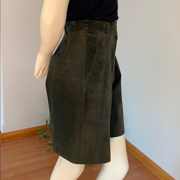 Vintage Chic! Genuine Suede shorts . + 🎁 - Picture 3 of 8